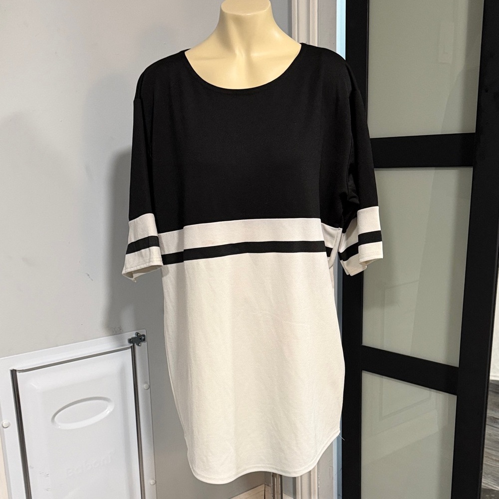 Boohoo Black and White Striped Short Sleeve Tee